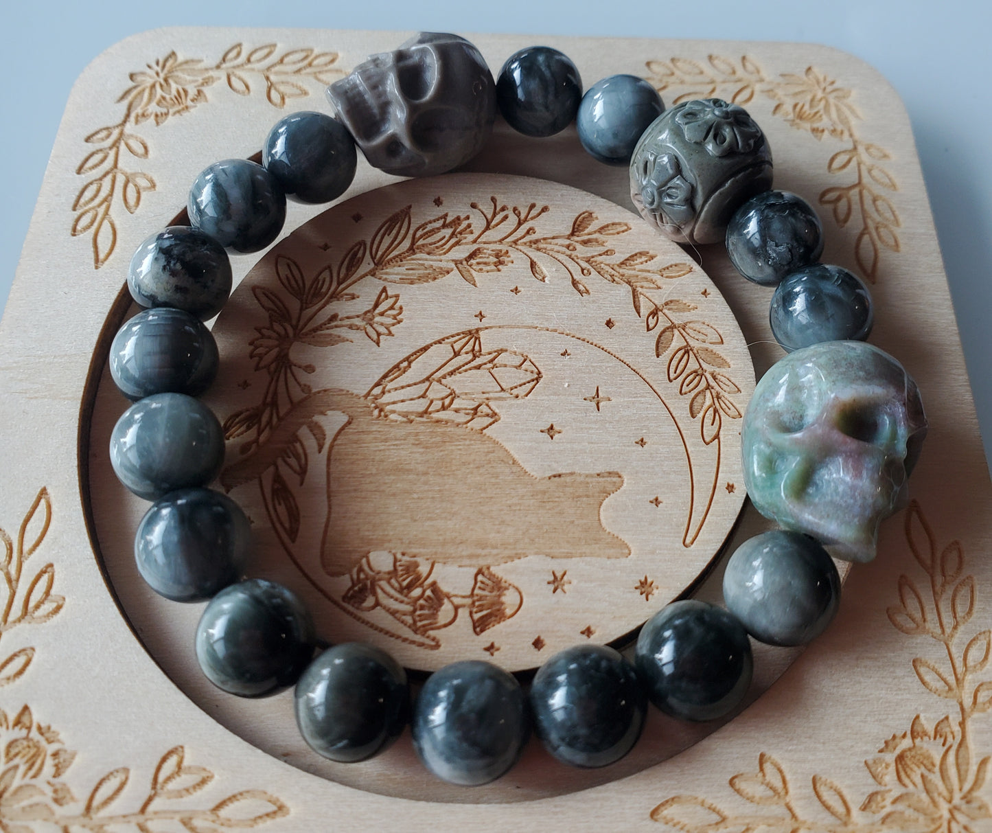 Eagle Eye beaded Bracelet with Alashan Carvings