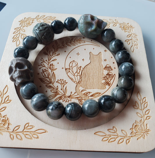 Eagle Eye beaded Bracelet with Alashan Carvings