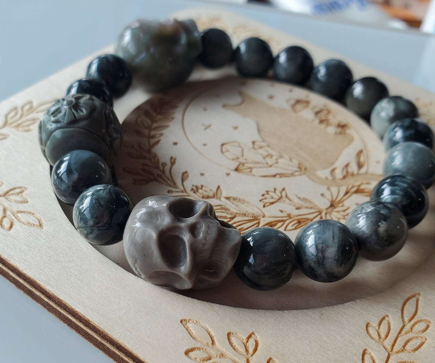 Eagle Eye beaded Bracelet with Alashan Carvings